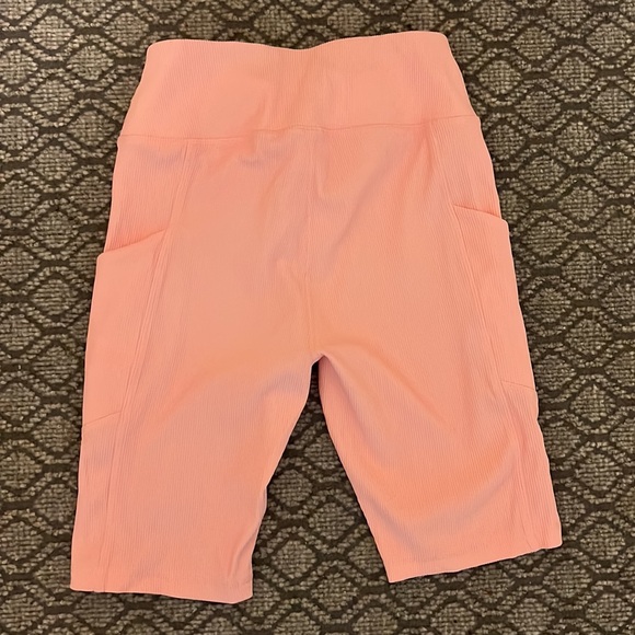 Women's Pink Shorts‎ - Picture 3 of 10
